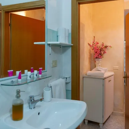 House Garden בית הארחה *