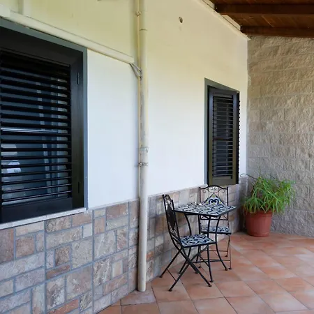 בית הארחה House Garden *